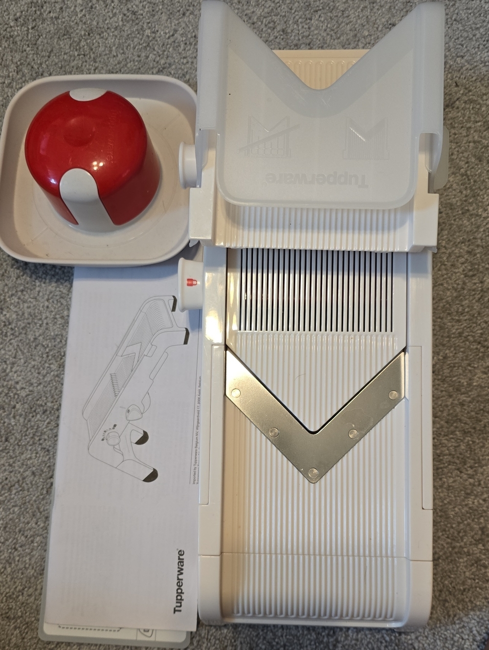 Tupperware White V-Slicer with Red Safety Food Holder